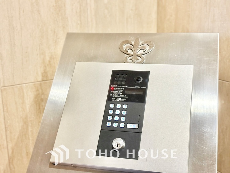 外観 ほんの少しのこだわり。ちょっとした色使いがその家がもつ雰囲気、趣（おもむき）を携え、暮らす家族や訪ねてくる友人・知人に新鮮な香りを運んできます。