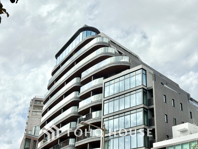 外観 ほんの少しのこだわり。ちょっとした色使いがその家がもつ雰囲気、趣（おもむき）を携え、暮らす家族や訪ねてくる友人・知人に新鮮な香りを運んできます。