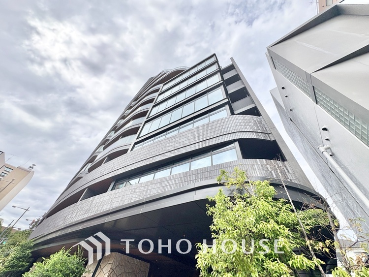 外観 ほんの少しのこだわり。ちょっとした色使いがその家がもつ雰囲気、趣（おもむき）を携え、暮らす家族や訪ねてくる友人・知人に新鮮な香りを運んできます。