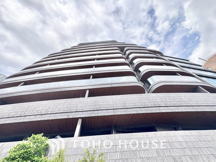 外観 ほんの少しのこだわり。ちょっとした色使いがその家がもつ雰囲気、趣（おもむき）を携え、暮らす家族や訪ねてくる友人・知人に新鮮な香りを運んできます。