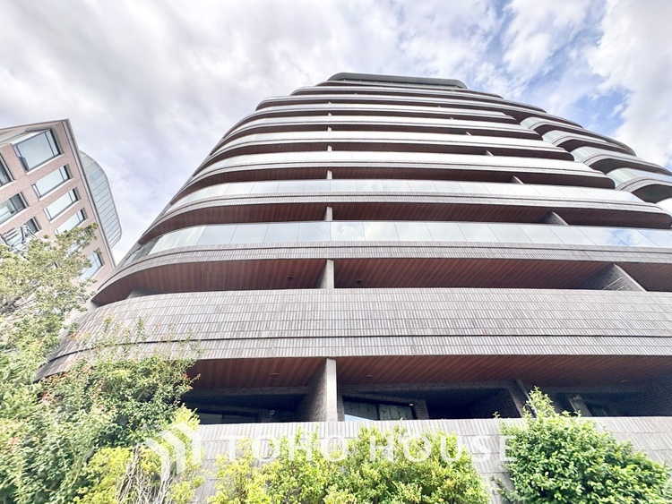 外観 ほんの少しのこだわり。ちょっとした色使いがその家がもつ雰囲気、趣（おもむき）を携え、暮らす家族や訪ねてくる友人・知人に新鮮な香りを運んできます。