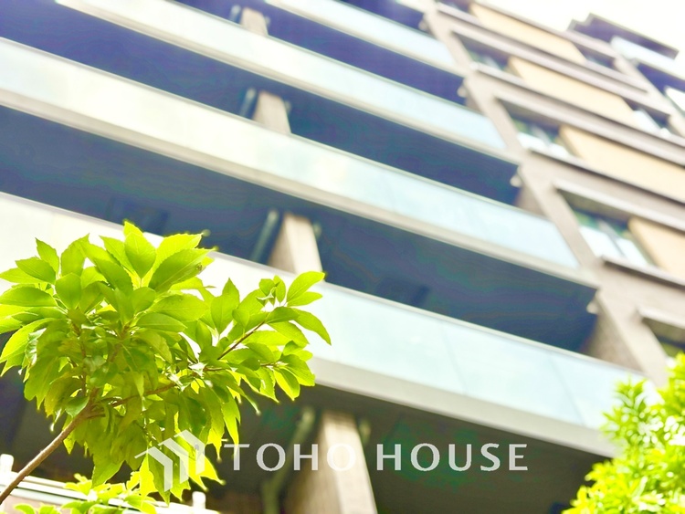 外観 ほんの少しのこだわり。ちょっとした色使いがその家がもつ雰囲気、趣（おもむき）を携え、暮らす家族や訪ねてくる友人・知人に新鮮な香りを運んできます。