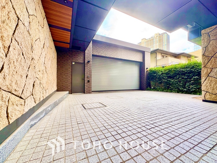 外観 ほんの少しのこだわり。ちょっとした色使いがその家がもつ雰囲気、趣（おもむき）を携え、暮らす家族や訪ねてくる友人・知人に新鮮な香りを運んできます。