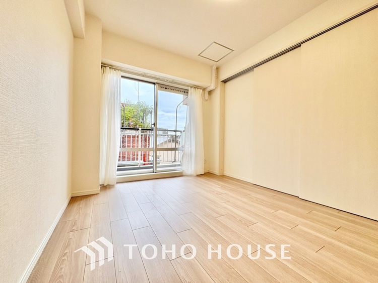 内装 【Private room】感性を育むプライベートルームはシンプルでスマートな空間。好みの空間で読書をしたり、音楽を聞いたりと一人の時間も充実したものにできます。