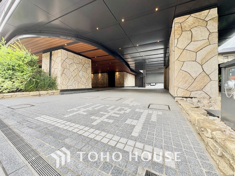 外観 ほんの少しのこだわり。ちょっとした色使いがその家がもつ雰囲気、趣（おもむき）を携え、暮らす家族や訪ねてくる友人・知人に新鮮な香りを運んできます。