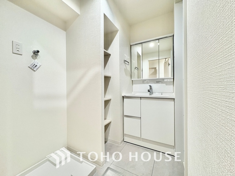 洗面 清潔感あふれる洗面化粧台で、毎日の身支度を快適にサポートします。