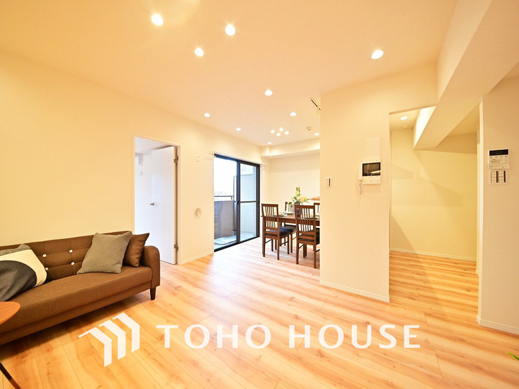 内装 広がりのある住空間、家族が集まるリビング・ダイニング