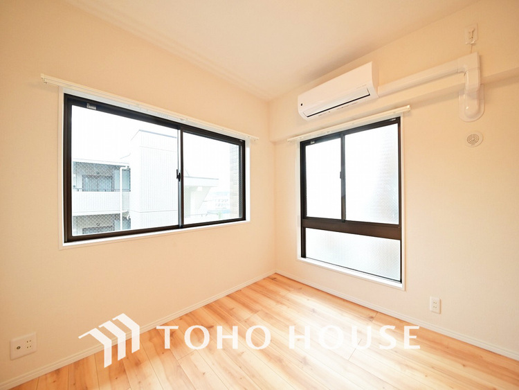 内装 採光もある洋室は、くつろぎのひと時を過ごすのにぴったり