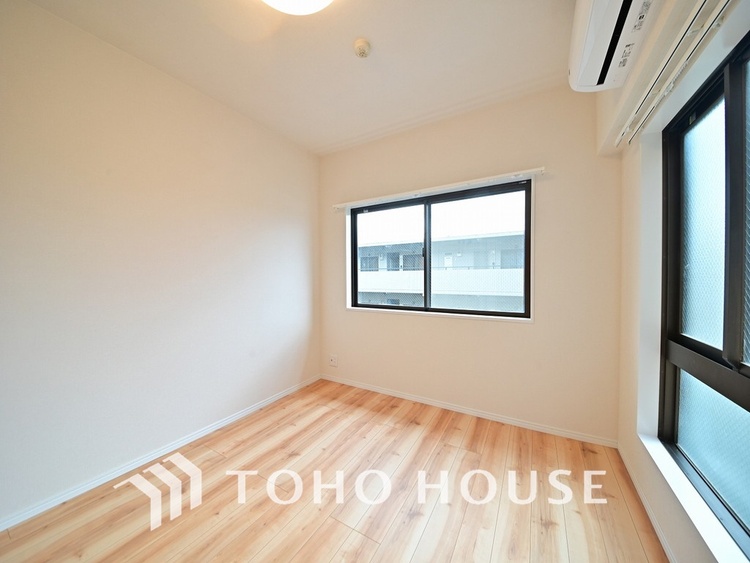 内装 シンプルですっきりとした室内は飽きのこない居心地の良い雰囲気です