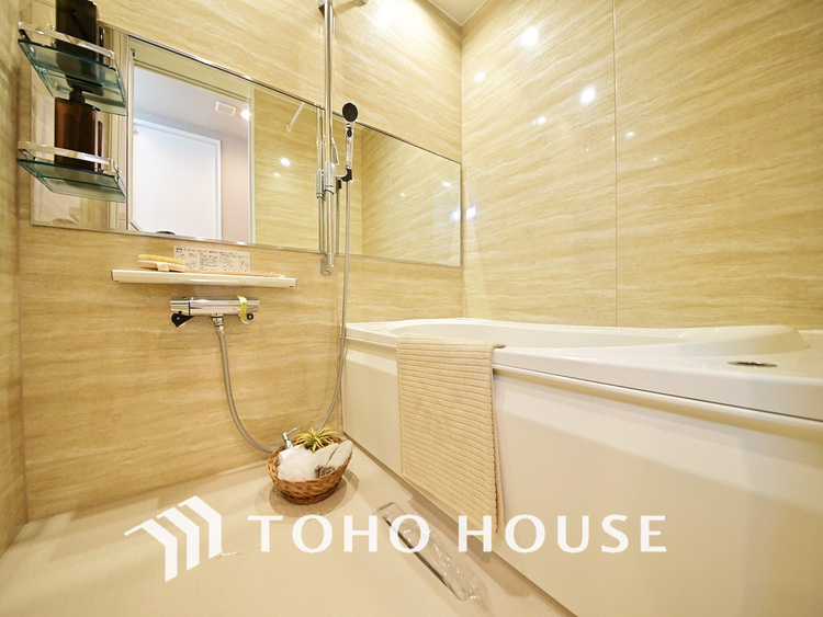 風呂 一日の疲れを癒すバスルームは、心地よいリラックスを叶える清潔感溢れる空間