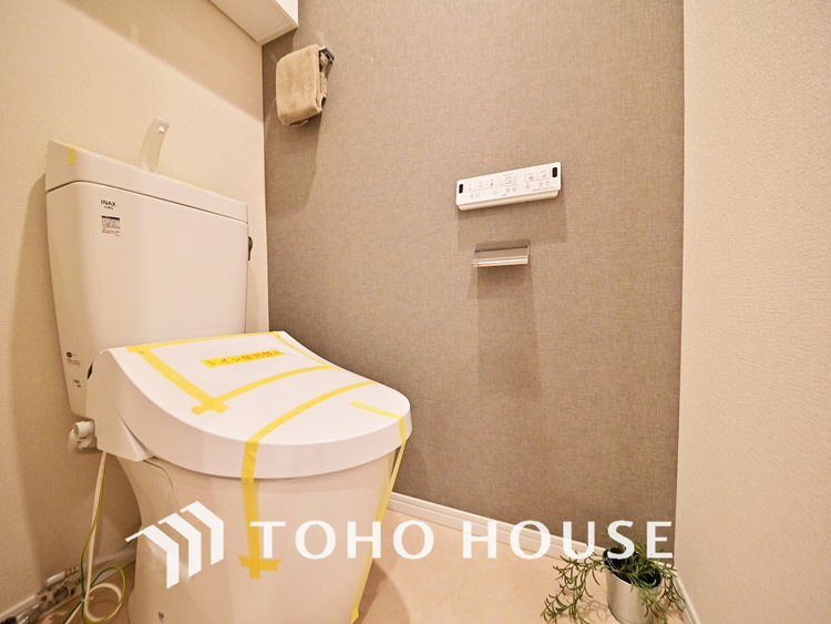 トイレ 清潔な洗浄機能付温水シャワートイレ