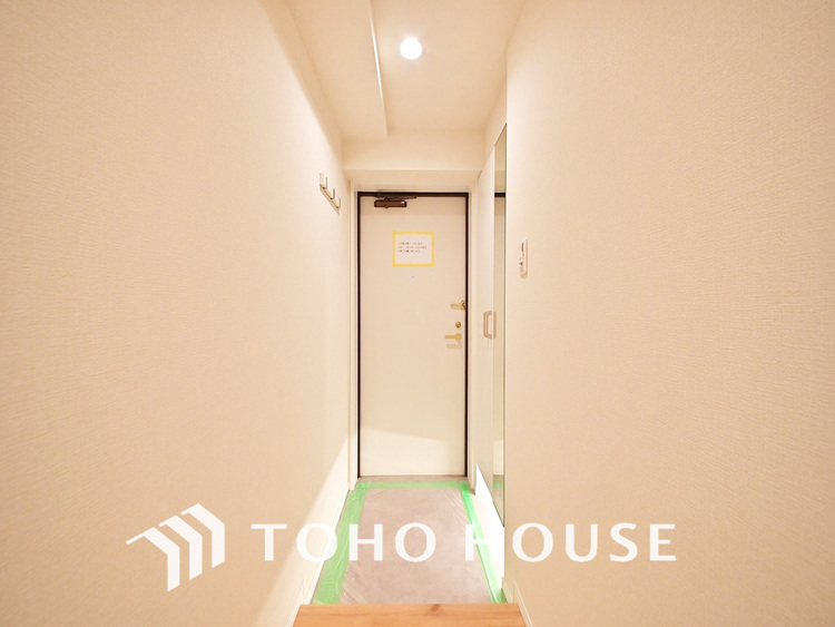 玄関 飾り過ぎないシンプルな内装の玄関