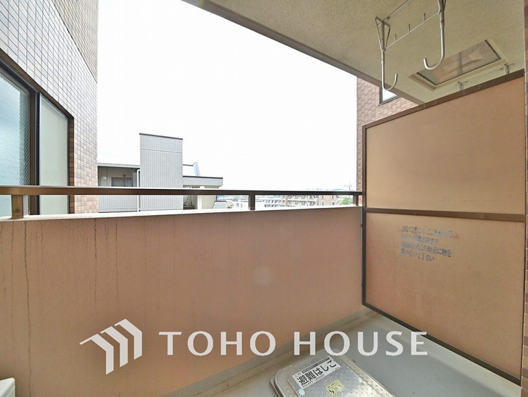 バルコニー 陽当たり良好なバルコニー