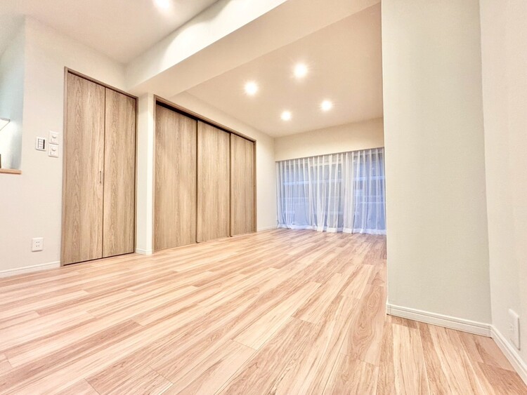 居間 伸びやかな空間のなかで、ゆったりとしたひとときを過ごせます。