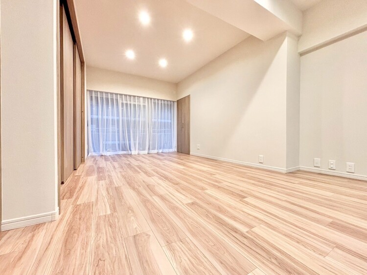 居間 落ち着いた雰囲気に包まれて、伸びやかな空間。