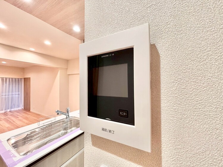 設備 誰が来てもわかる様にモニター付きインターホンを設置。