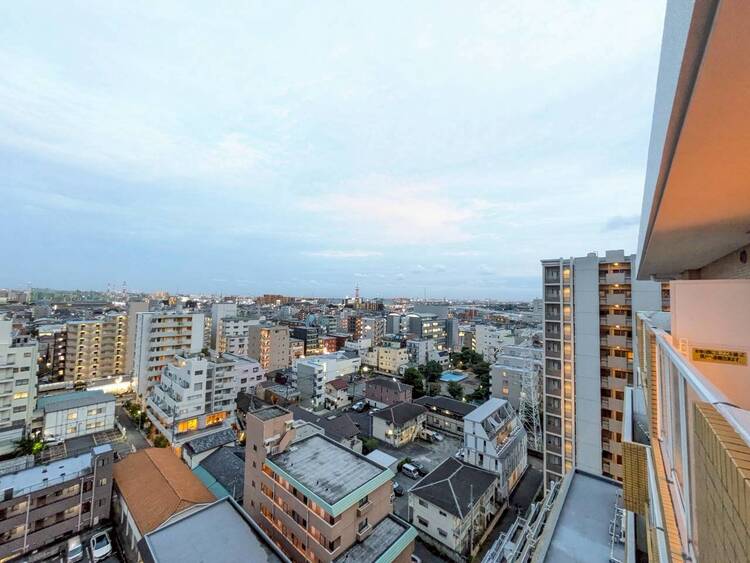 バルコニー 眺望や窓からの景色が良いと、家で過ごす時間も快適です。