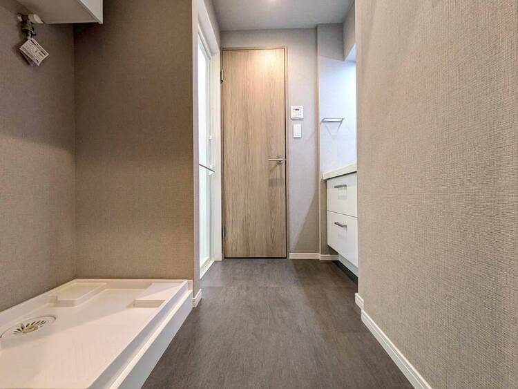 その他 十分な広さの脱衣所。