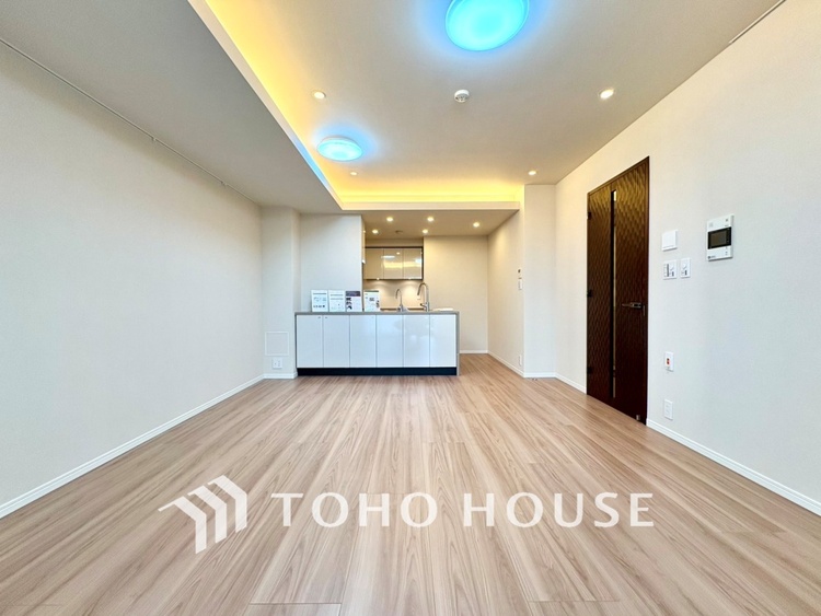 内装 【LIVING】◆眩い◆光が燦々と入り、家族の笑顔を照らす。「いつまでも続いて」と願う夢のような毎日がここにある。