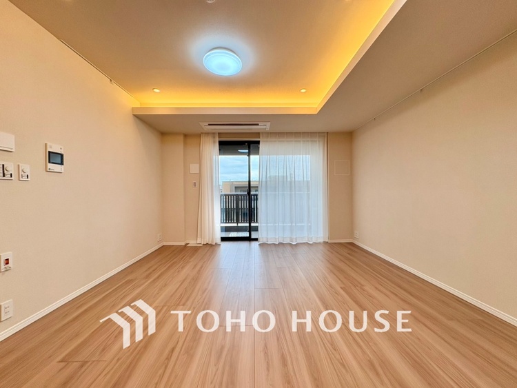 内装 【LIVING】◆陽光◆が差し込む。この開放的なLDKに家族の笑顔が集う。家族が一緒に過ごす空間は明るく、そして居心地よく。