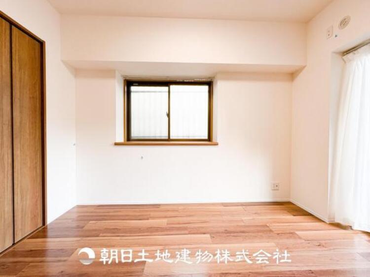 内装 一人で過ごす空間は音楽を聴いたり読書をしたりと趣味を楽しめる空間です。