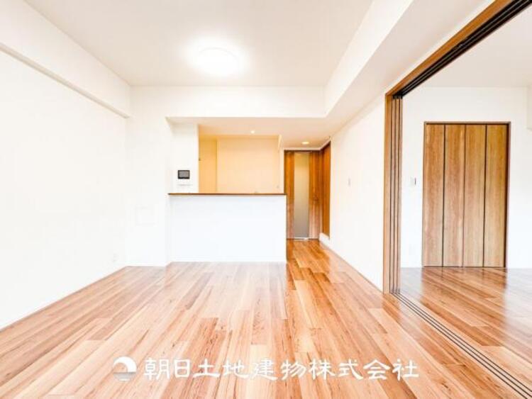 居間 大切な人とともに、心穏やかに過ごすひとときになるリビング。