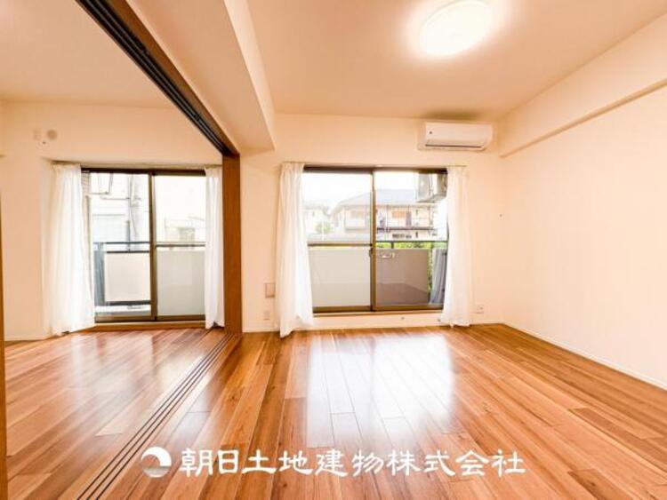 居間 大切な人とともに、心穏やかに過ごすひとときになるリビング。