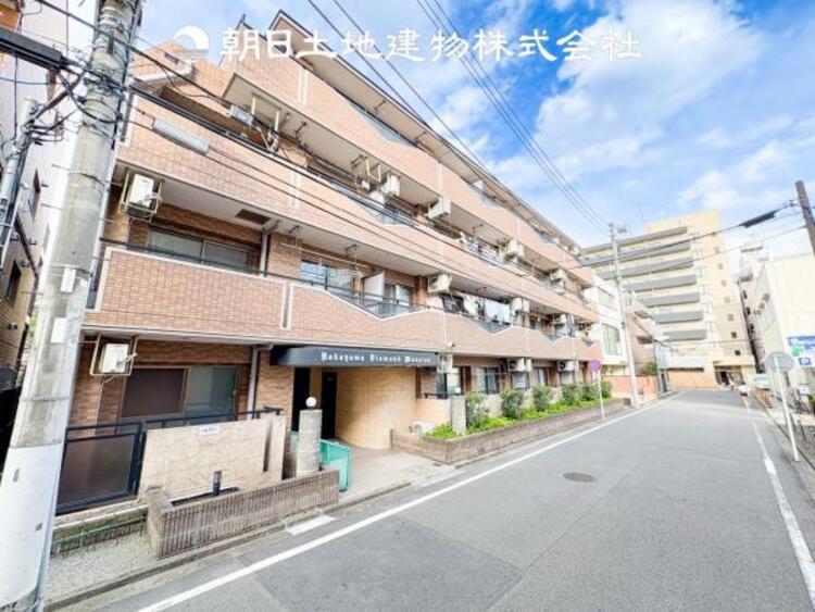 外観 時間のゆとりと空間、暖かな陽光がもたらす光と風を独占してください。