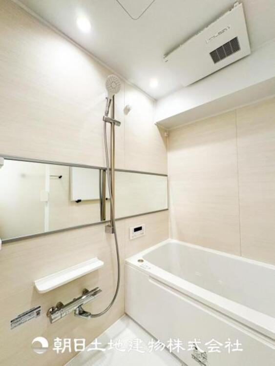 風呂 1日の疲れを癒すバスタイム。心地よいリラックスを叶える独立した美しい空間です。