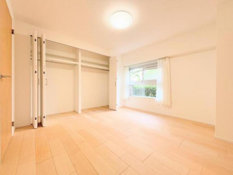 その他 ●〇全居室にクローゼットを完備！普段使いのお洋服や小物はもちろん、季節物のお洋服などもしっかりと整理整頓おしまい頂けます。整理整頓は床に物を置かない所から。居室空間をより広く隅々まで使用できます　〇●