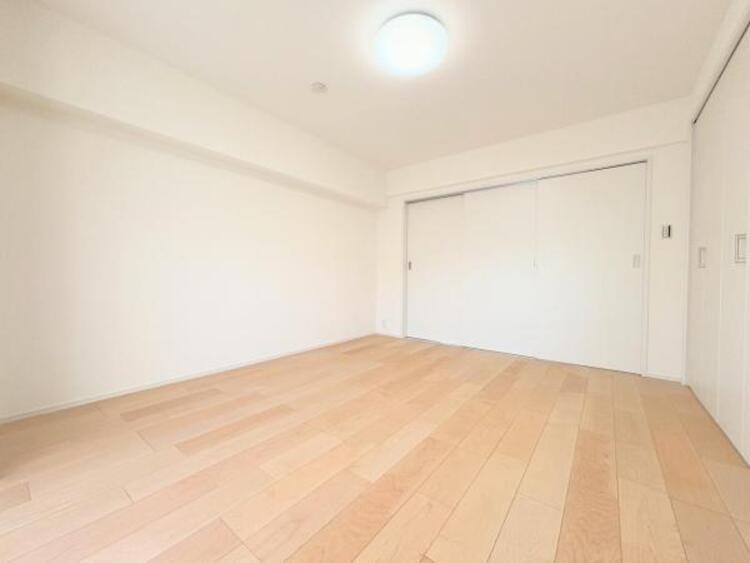 その他 ●〇リビングに隣接している収納スペースもある洋室は、お子様のお昼寝スペースや客間としていかがでしょうか？　「家族団らん」 「来客時の客間」 等々多目的なスペースとして活用出来る便利で大事な空間です〇●