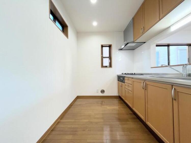 その他 ●〇家族で並んでクッキング。皆でわいわい楽しく作るお料理は愛情たっぷりのごちそう。キッチンで過ごす家族時間は大人になっても心に残る素敵なオンリーワンの思い出に。食後の片付けも苦にならない空間です〇●