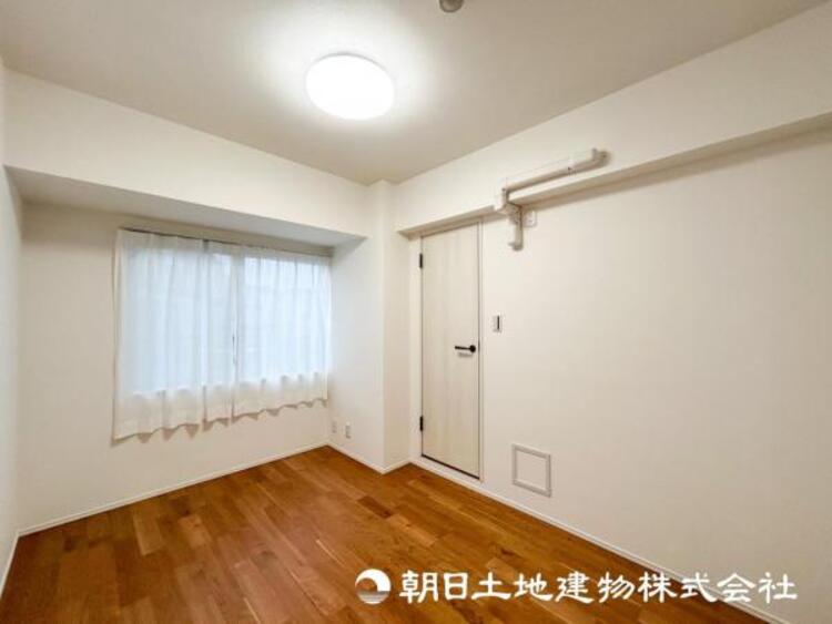 内装 【洋室】人間の感性を育むプライベートルームはシンプルが１番！読書やネット、大切な一人の時間も充実したものにできます。