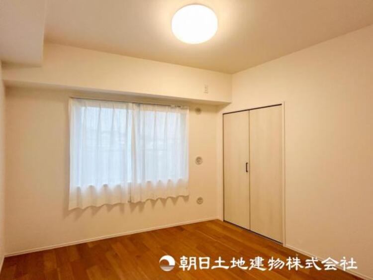 内装 【洋室】大切な家族一人ひとりの大切な個別空間。趣味・感性で個性的に飾って頂けるようシンプルに仕上げてあります。