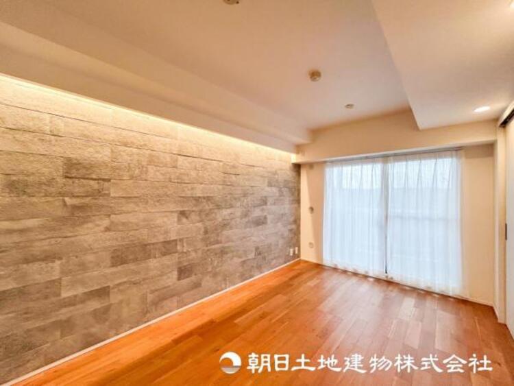 居間 【リビング】開放的で明るい空間が広がるLDK。リビングには潤沢な太陽が降り注ぎ、爽やかな住空間を演出できます。