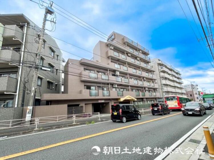 外観 【外観写真】家族の色を映し出す洗練された邸宅は、ずっと輝き続けながらいつしか街の風景に溶け込んでいきます。