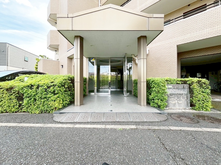 エントランス 外と内をつなぐエントランスは、まさに顔となる場所。