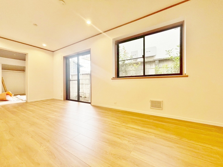 居間 忙しく過ぎゆく日常を置き去るほど、ゆったりした時間が流れるリビング。