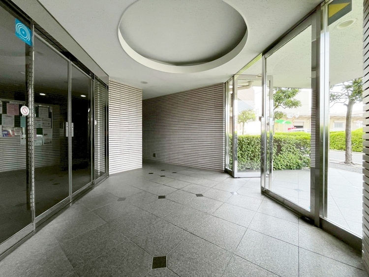 エントランス エントランス内部は、管理が行き届き清潔な共有スペースとなっています。