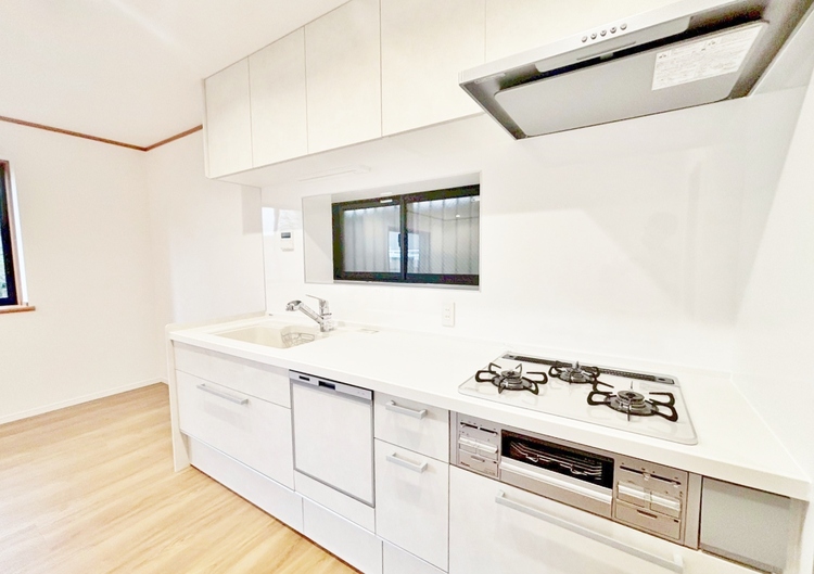 キッチン スマートな意匠と充実の機能を備えたキッチンが、暮らしにおいしい彩りを添えます。