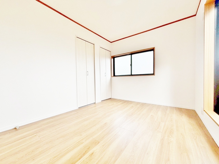 寝室 ベッドも十分に設置するスペースがあります。