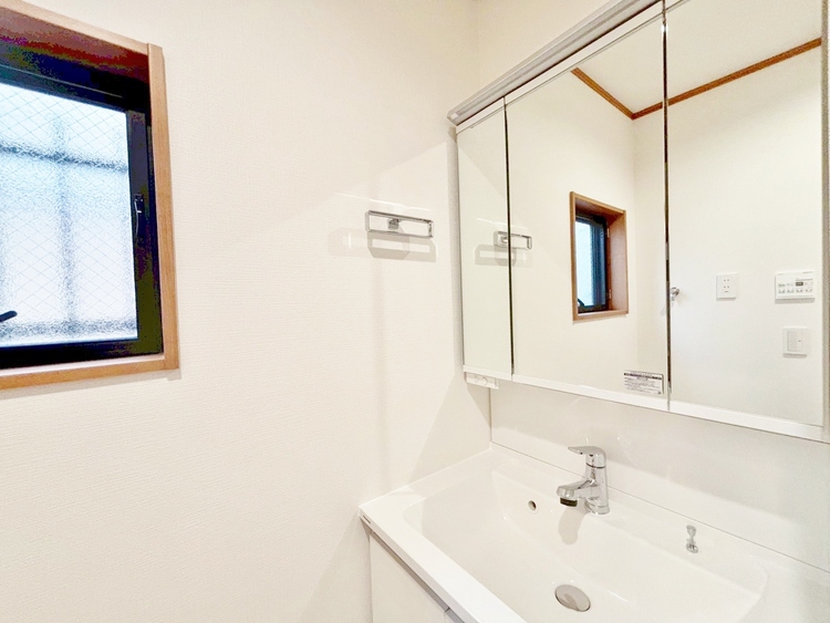 洗面 何かと物が増える場所だからこそ、スッキリと見映えの良い空間に。