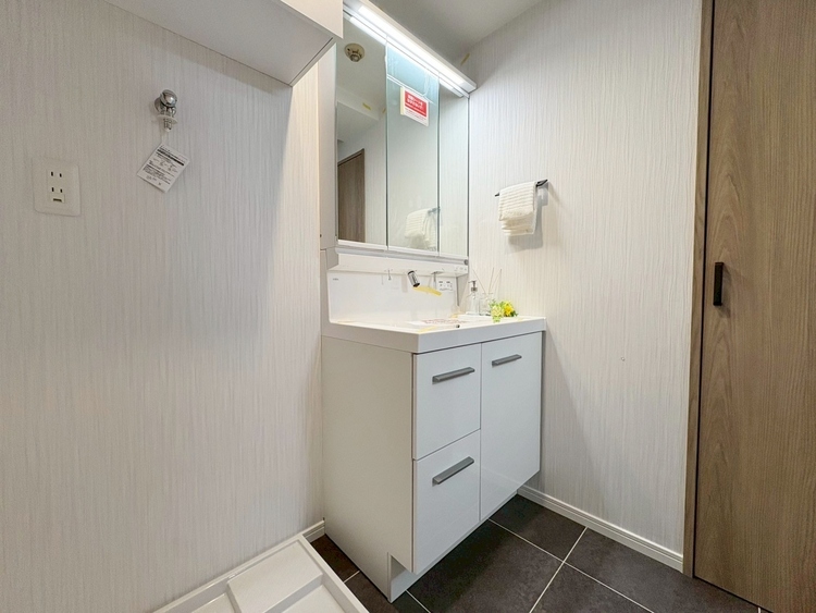 洗面 何かと物が増える場所だからこそ、スッキリと見映えの良い空間に。