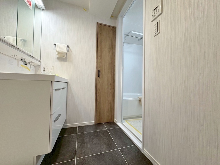 洗面 清潔感と心地よさを重視した、上質感漂うパウダールーム。