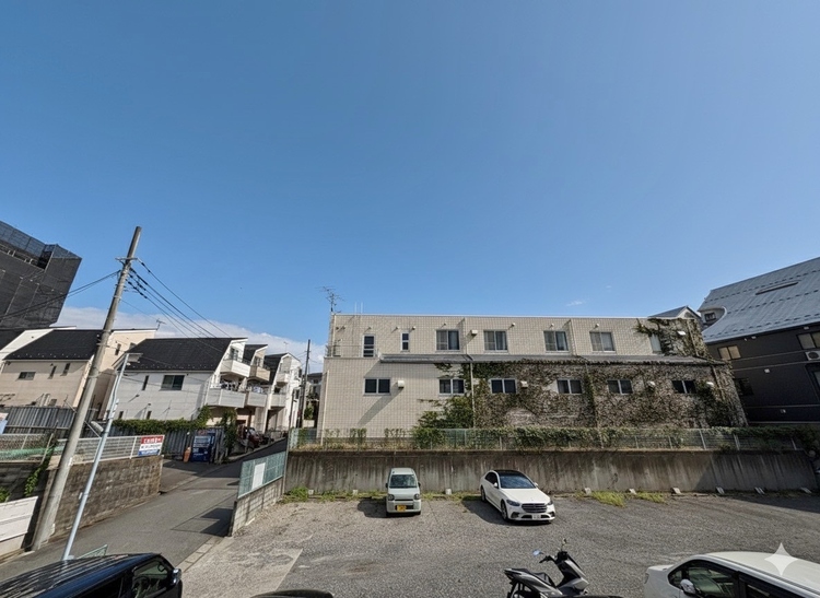 バルコニー 窓を開けると広がる青空。心をリフレッシュして日々を過ごしていきましょう。