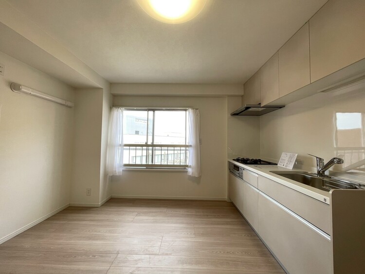 居間 飾り過ぎないシンプルな内装と偏り過ぎないデザインで統一しました。