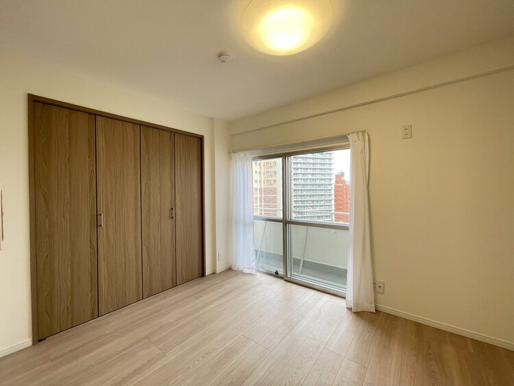 寝室 ベッドも十分に設置するスペースがあります。