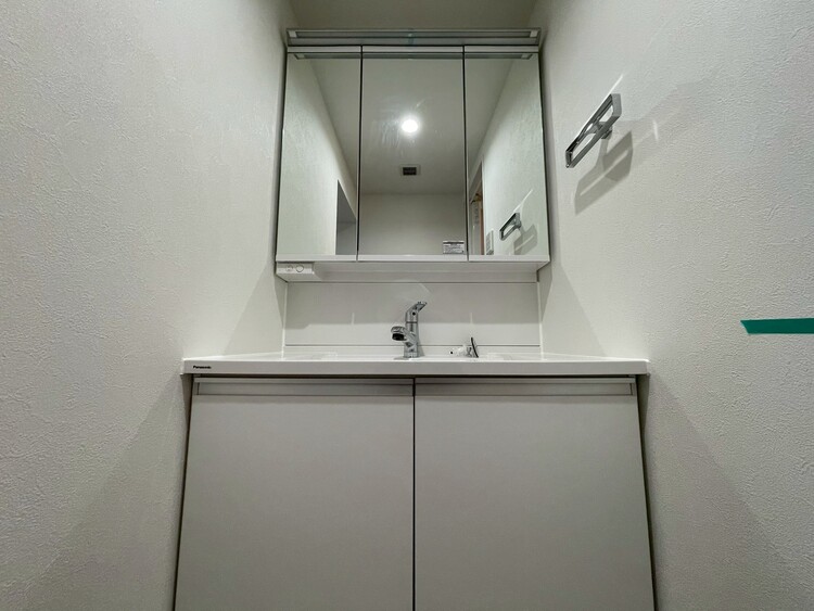 洗面 何かと物が増える場所だからこそ、スッキリと見映えの良い空間に。