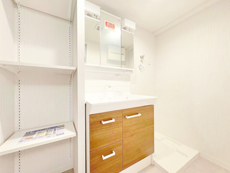 洗面 何かと物が増える場所だからこそ、スッキリと見映えの良い空間に。