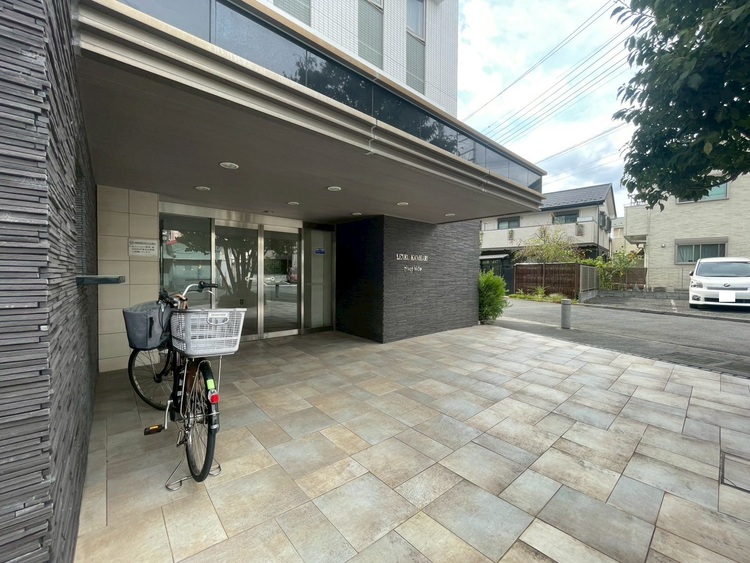 エントランス 外と内をつなぐエントランスは、まさに顔となる場所。